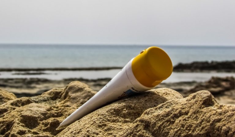 Creme solari cancerogene? Smontiamo l’ennesima bufala