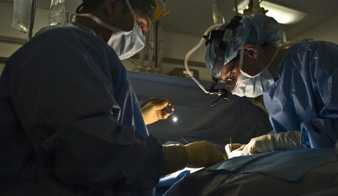 Morto dopo la sostituzione di una protesi