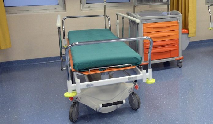 morto dopo tre ore di attesa