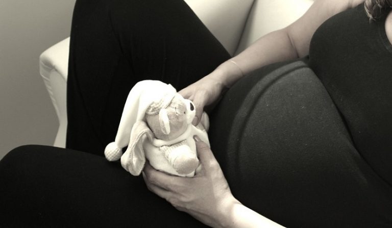 neonata morta poco dopo il parto