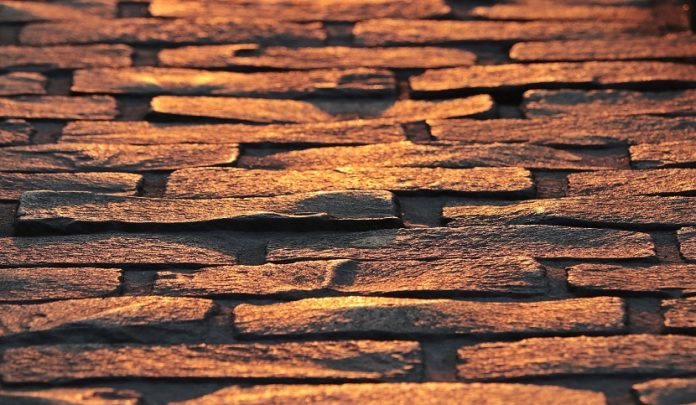 dislivello nel marciapiede