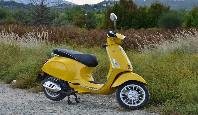 scooter parcheggiato