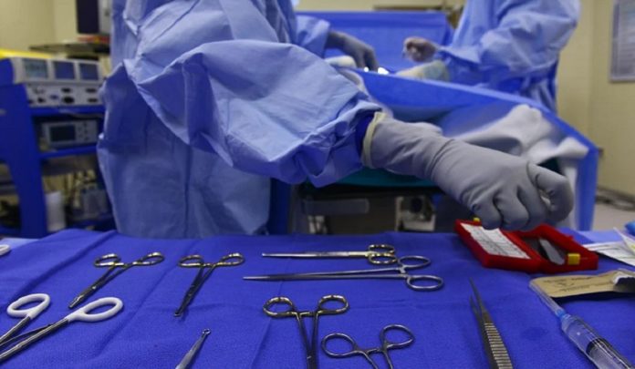 morta dopo un intervento di protesi all'anca