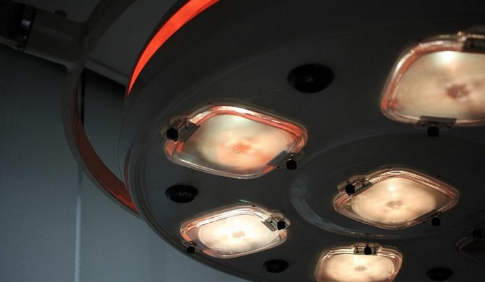 morta durante un intervento ortopedico