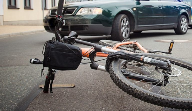 Investito mentre era in sella alla sua bici