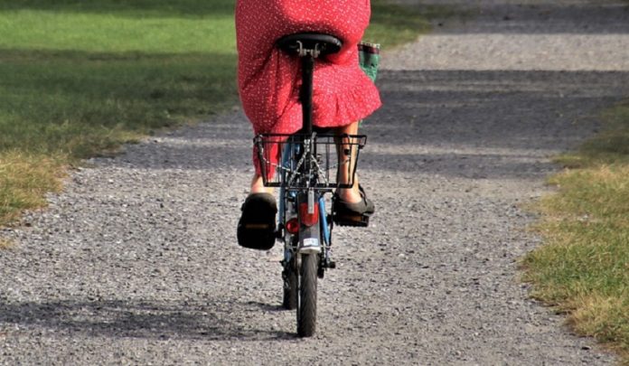 investita da veicolo rimasto ignoto