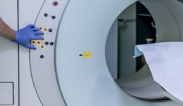 morta per la rottura di un aneurisma