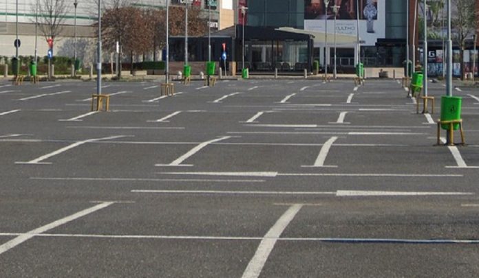 investimento del pedone nel parcheggio