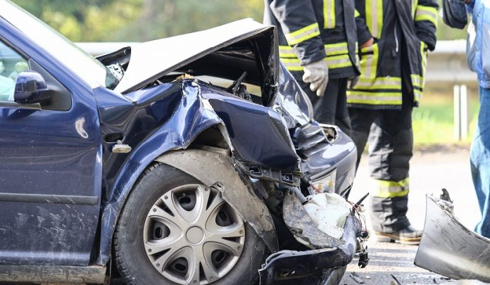 Auto,Accident.,Crashed,Car,In,The,Street.,Damaged,Car,After Perdita di reddito personale derivante da sinistro stradale mortale