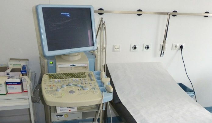 Bambino nato privo di arti: danno non patrimoniale anche alla madre