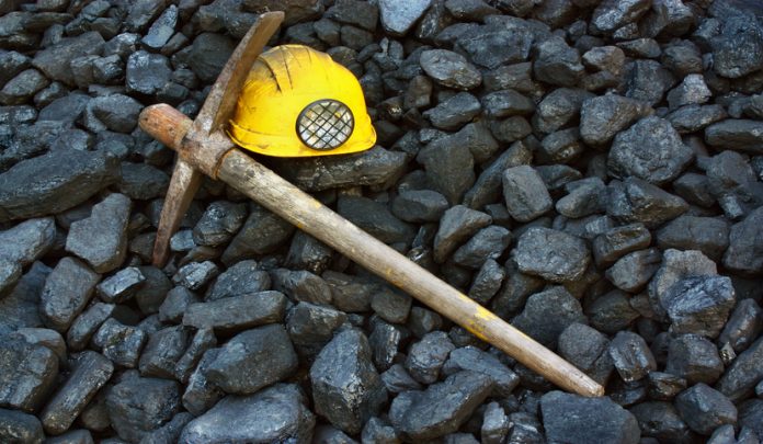 Pickaxe,,Mining,Helmet,In,The,Background,Heap,Of,Coal Prescrizione in ambito di malattia professionale: decorrenza