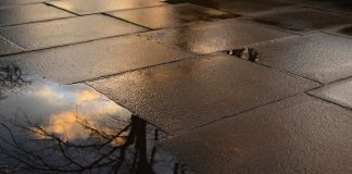 Ristagno d'acqua sul marciapiede: negato il danno