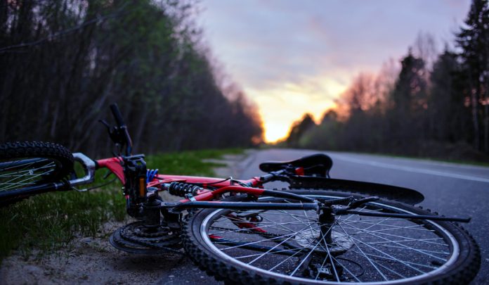 Ciclista travolto e gravamente ferito da due cavalli lasciati liberi