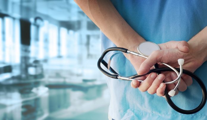Doctor,With,Stethoscope,In,A,Hospital Displasia congenita dell'anca bilaterale della neonata