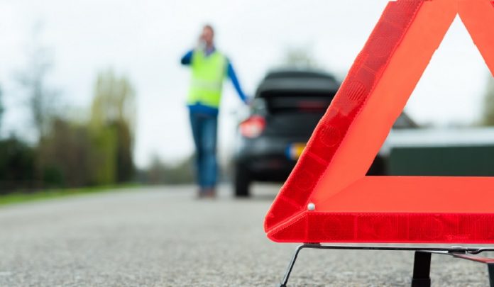 A,Car,With,A,Breakdown,Alongside,The,Road insufficienza probatoria nel sinistro stradale e rigetto della domanda
