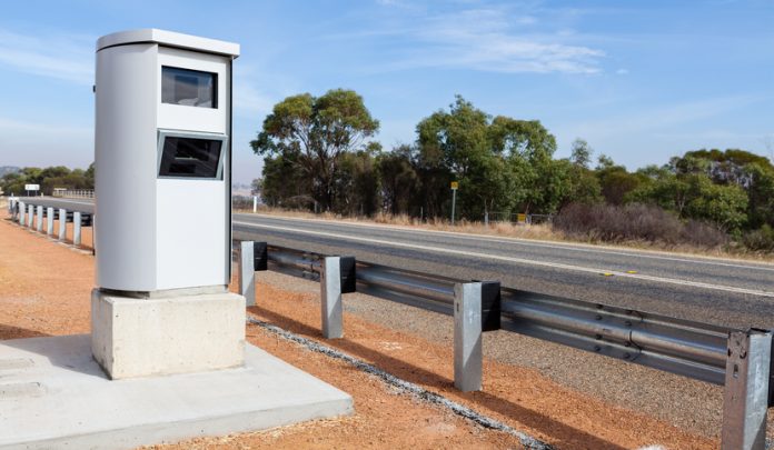 A,New,Speed,Camera,Installed,Along,The,Great,Eastern,Highway Legittima installazione di autovelox fisso in strada di scorrimento