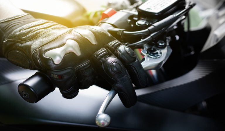 Obbligo di precedenza non rispettato dal motociclista