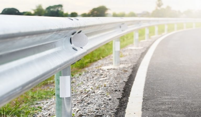 Barriera di protezione difettosa e responsabilità del Comune