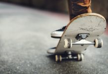 Lancio dello skateboard provoca lesioni al viso e ai denti