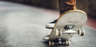Lancio dello skateboard provoca lesioni al viso e ai denti