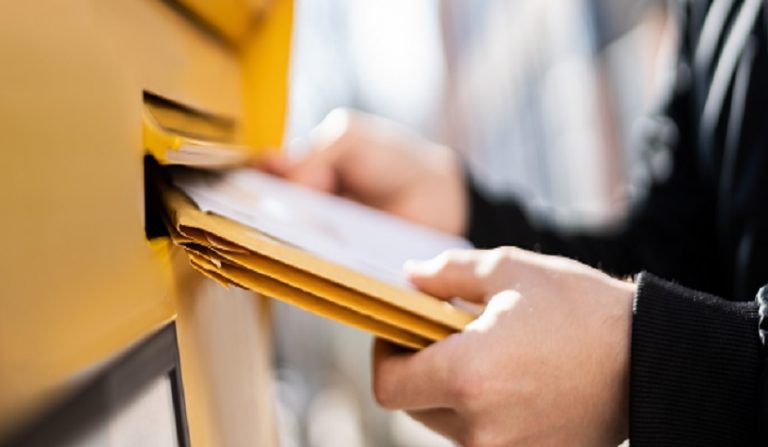 Caduta del lavoratore nel vialetto del parco automezzi