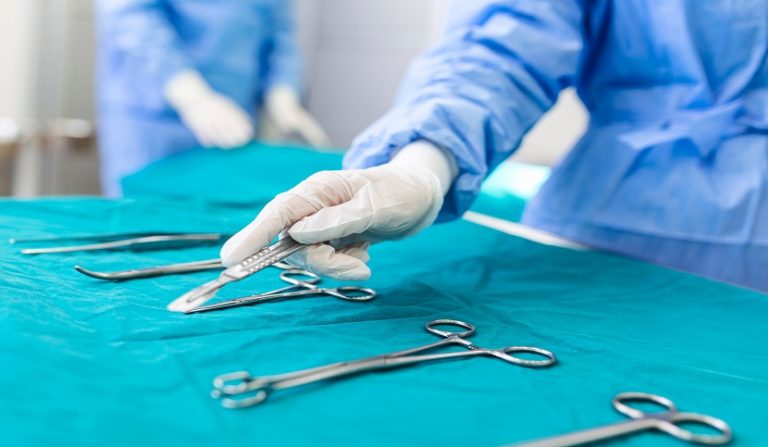 Quadrantectomia mammella destra e inserimento di espansore