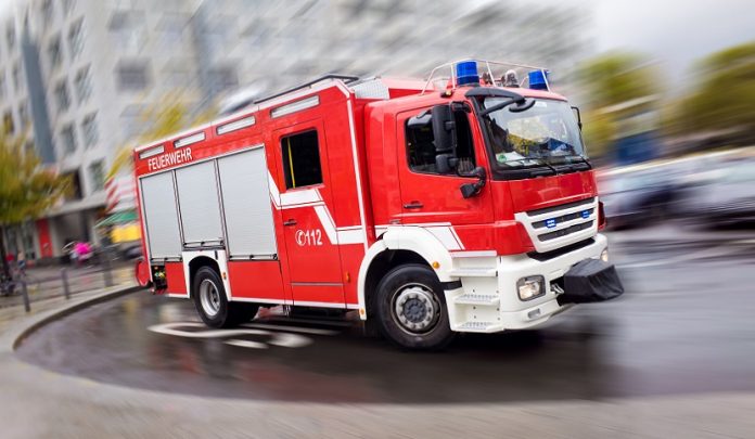 Sinistro stradale con l'autopompa dei Vigili del Fuoco