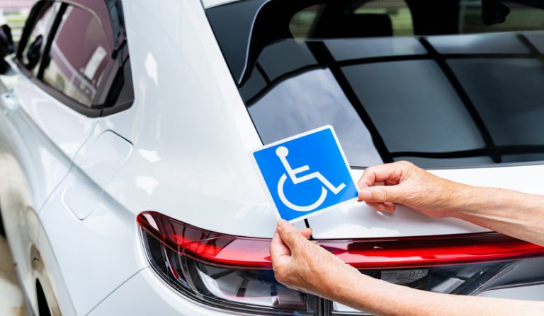 Permesso di circolazione dei disabili ed esposizione del tagliando