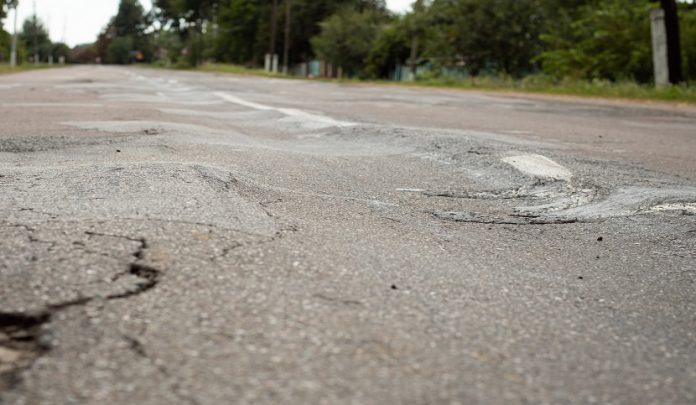 Responsabilità oggettiva oppure aquiliana per anomalia della strada