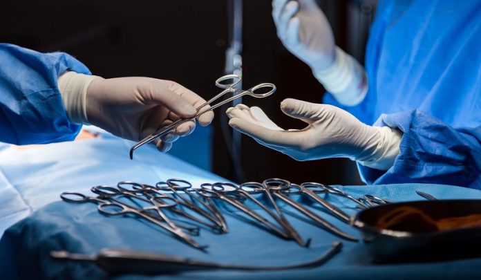 Spandimento di cemento osseo nello spazio epidurale