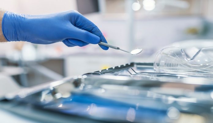 Dental,Tool,And,Other,Accesries,Used,By,Dentists,In,The Documento di valutazione dei rischi generico e incompleto