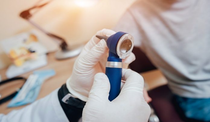 Colluttazione e lesione all'udito permanente del 2%