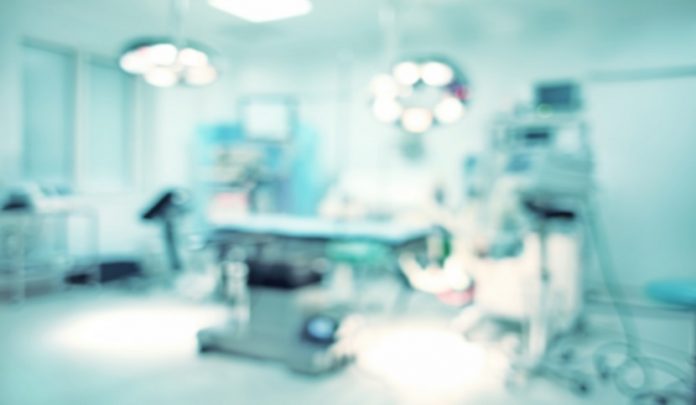 Blurred,Background,Of,Modern,Operating,Room,At,Hospital Gangrena e formazione di ascesso al piede con amputazione