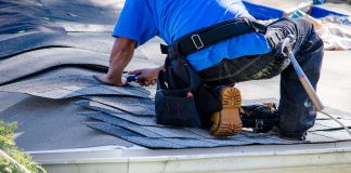 Lavori sul tetto e caduta dall'alto causano la morte del lavoratore