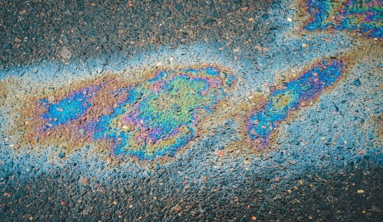 Sostanze oleose sul manto stradale e obblighi dell'ANAS