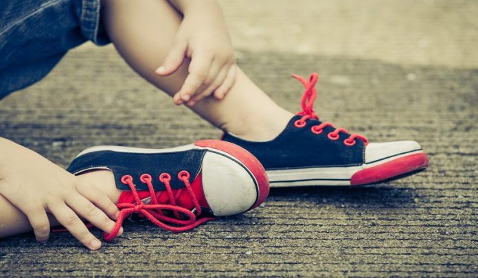 Marciapiede sconnesso e caduta del bambino: Comune non responsabile