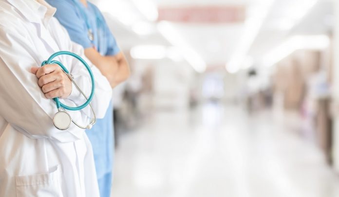 Surgeon,And,Anesthetist,Doctor,Er,Team,With,Medical,Clinic,Room Colpa per negligenza nella condotta del Medico di Pronto Soccorso