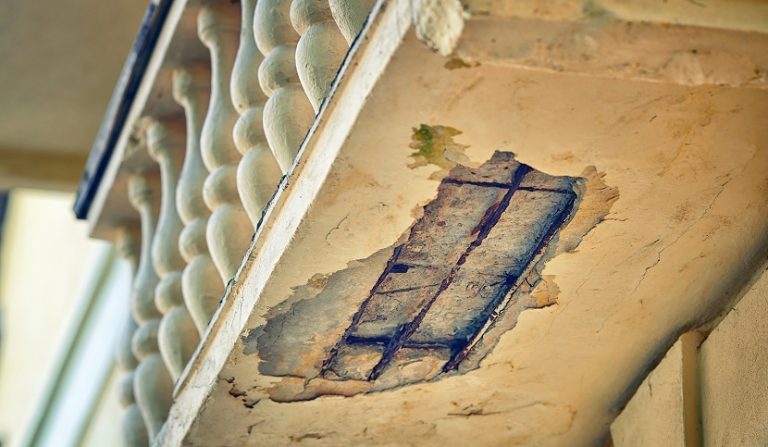 Detriti caduti dal balcone e responsabilità per custodia