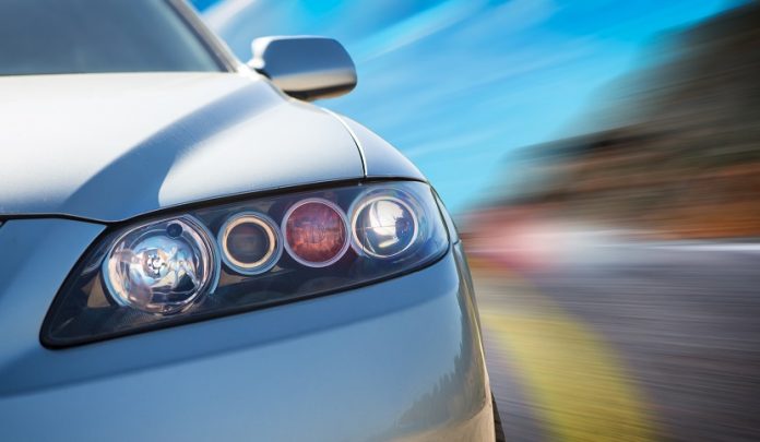 Sorpasso non consentito ad alta velocità e invasione di corsia
