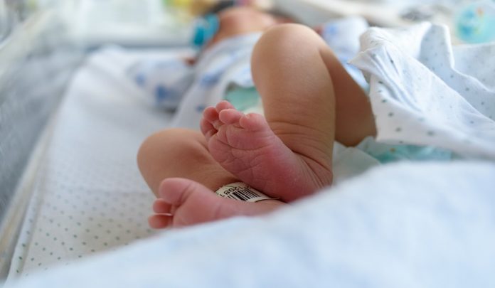 Infezione meningea contratta dal neonato dopo la nascita