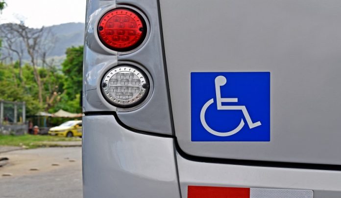 Trasporto di persone disabili e regole di condotta pretendibili