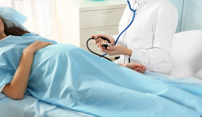 Examination,Of,Pregnant,Woman,At,Hospital Aborto interno erroneamente diagnosticato e inutile intervento