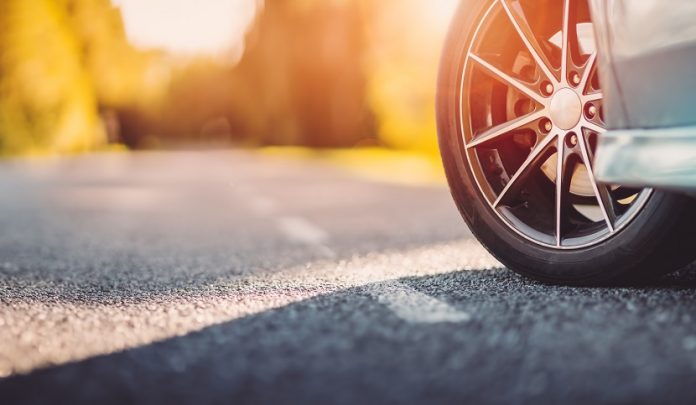 Asfalto viscido per la presenza di guano e responsabilità