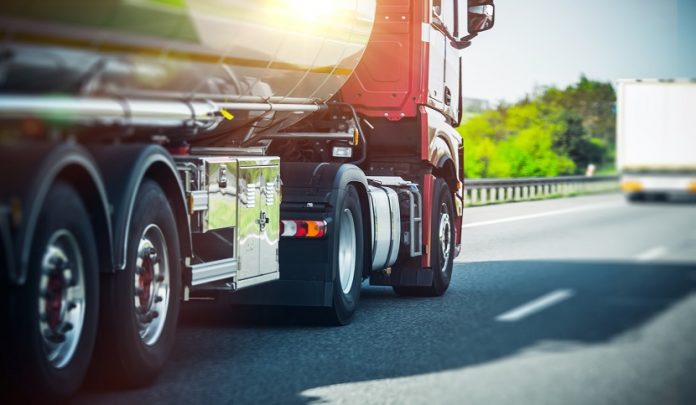 Scontro tra due autocarri e dinamica del sinistro non compatibile