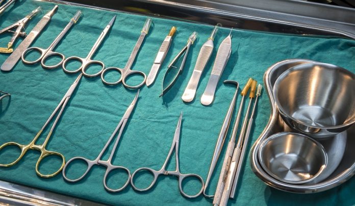 Medical,Instruments Asportazione di borsite e peggioramento delle condizioni
