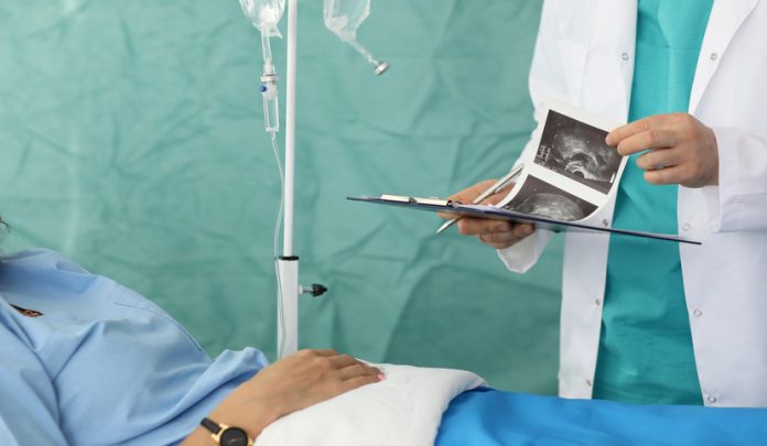Woman,Was,Brought,To,Hospital,With,Pain,In,Abdominal,Area. Aborto dei due feti per grave stato settico ingravescente