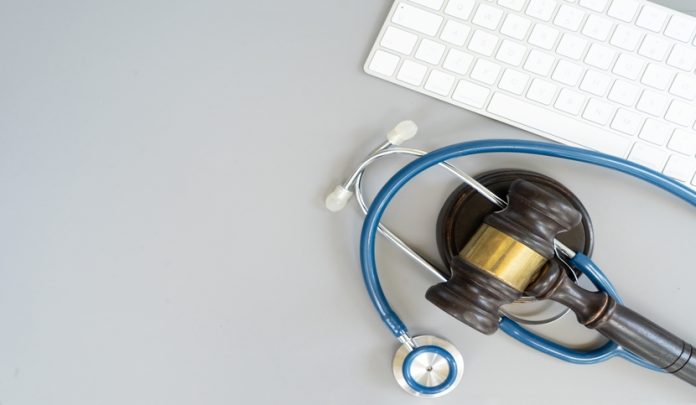 Law,Gavel,,Stethoscope,And,Keyboard,,Medical,Law,Concept,,Copy,Space Alterazione peggiorativa della patologia professionale
