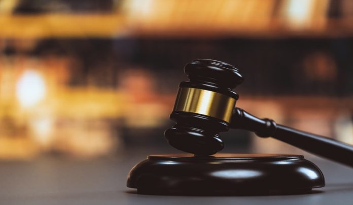 Black,Wooden,Gavel,Hammer,On,Law,Firm,Or,Lawyer,Office Danno patrimoniale derivante da contrazione dei redditi