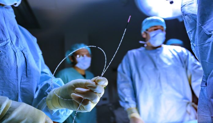 Milan,,Italy,-,November,15,,2015:,Operating,Room,For,Surgical Occlusione vaso coronarico post sutura e decesso della paziente