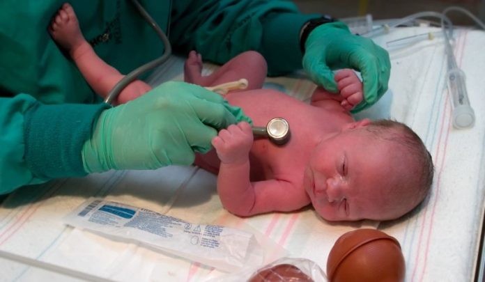 infermiera-morfina-neonato